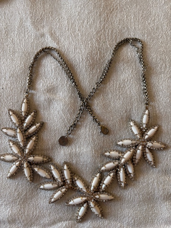 Jewelry - White Floral Statement Necklace - Women Jewelry